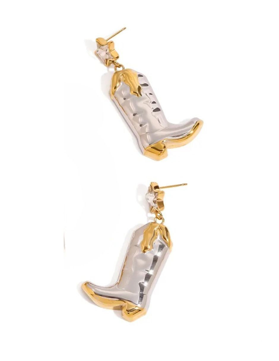 Aretes de bota plateada de oro laminado