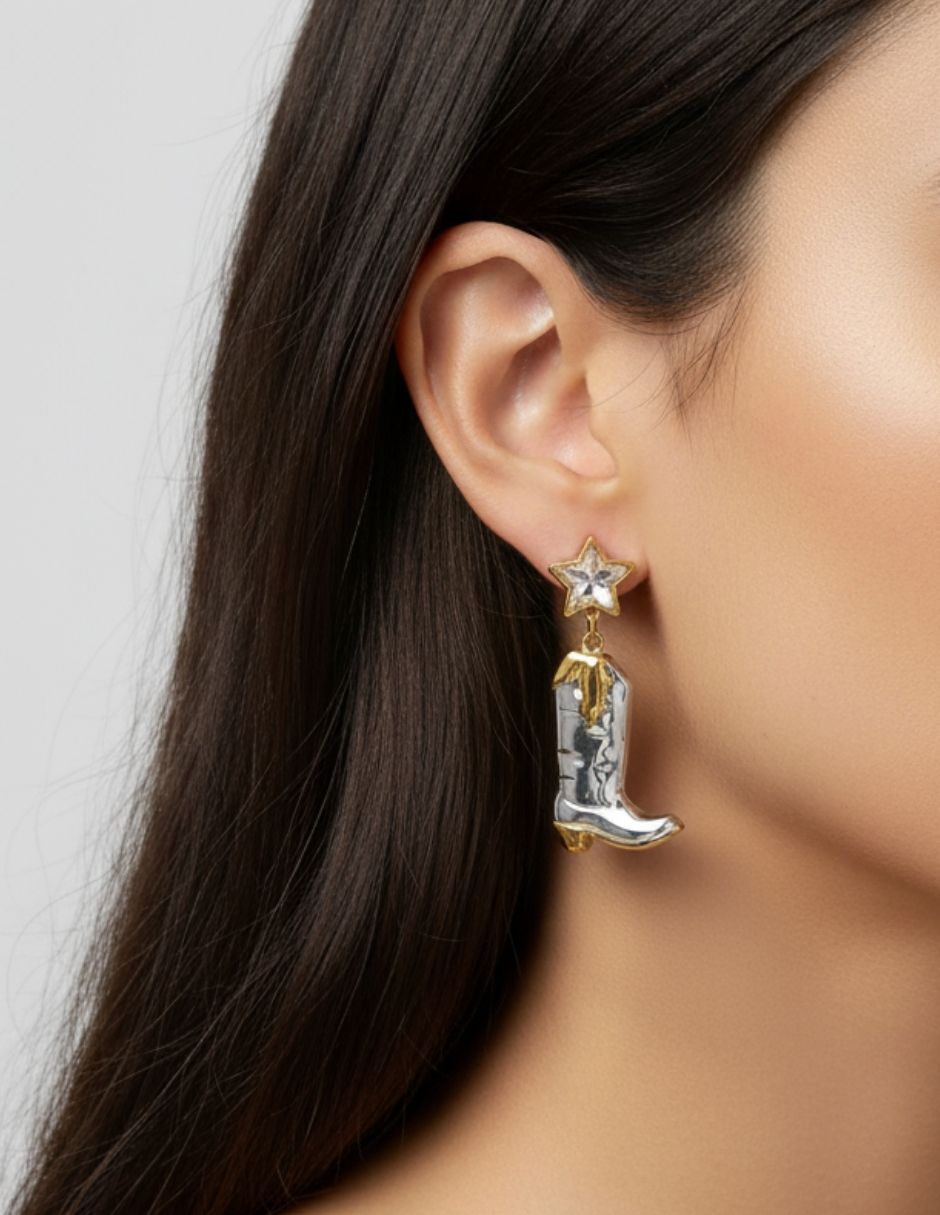 Aretes de bota plateada de oro laminado