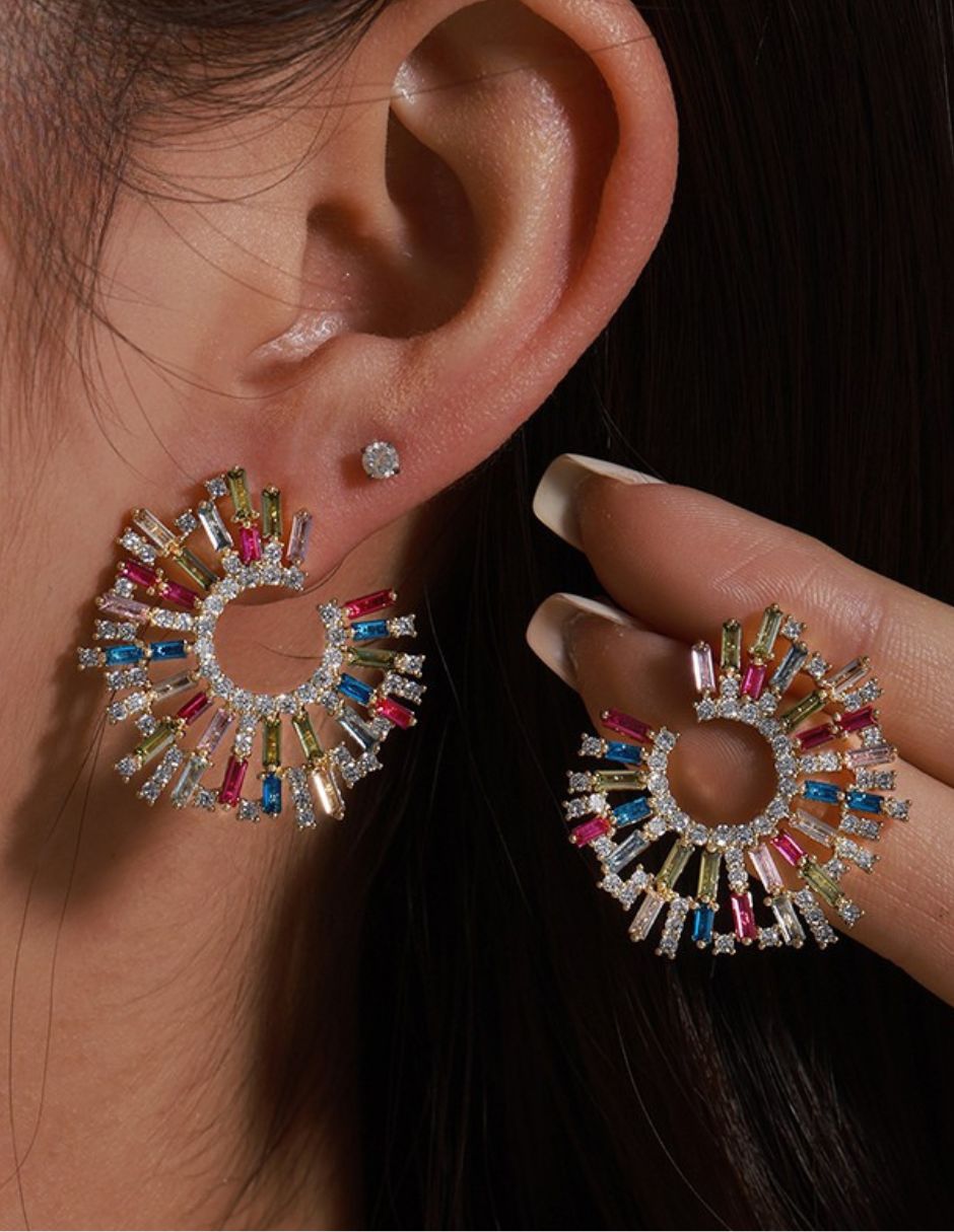 Aretes de piedras de colores de oro laminado