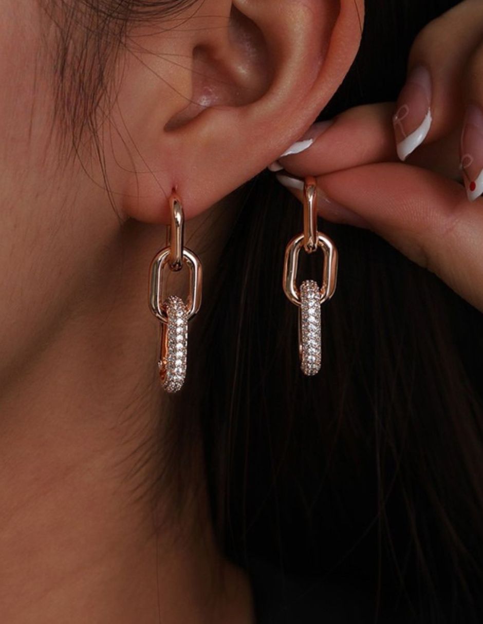 Aretes dorados de oro laminado con brillos