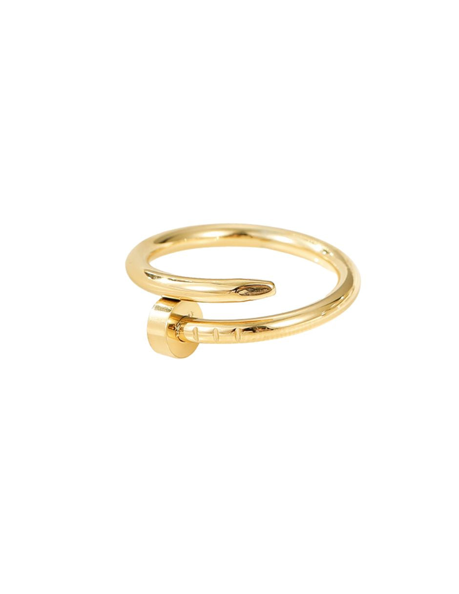 Anillo en forma de clavo de oro laminado