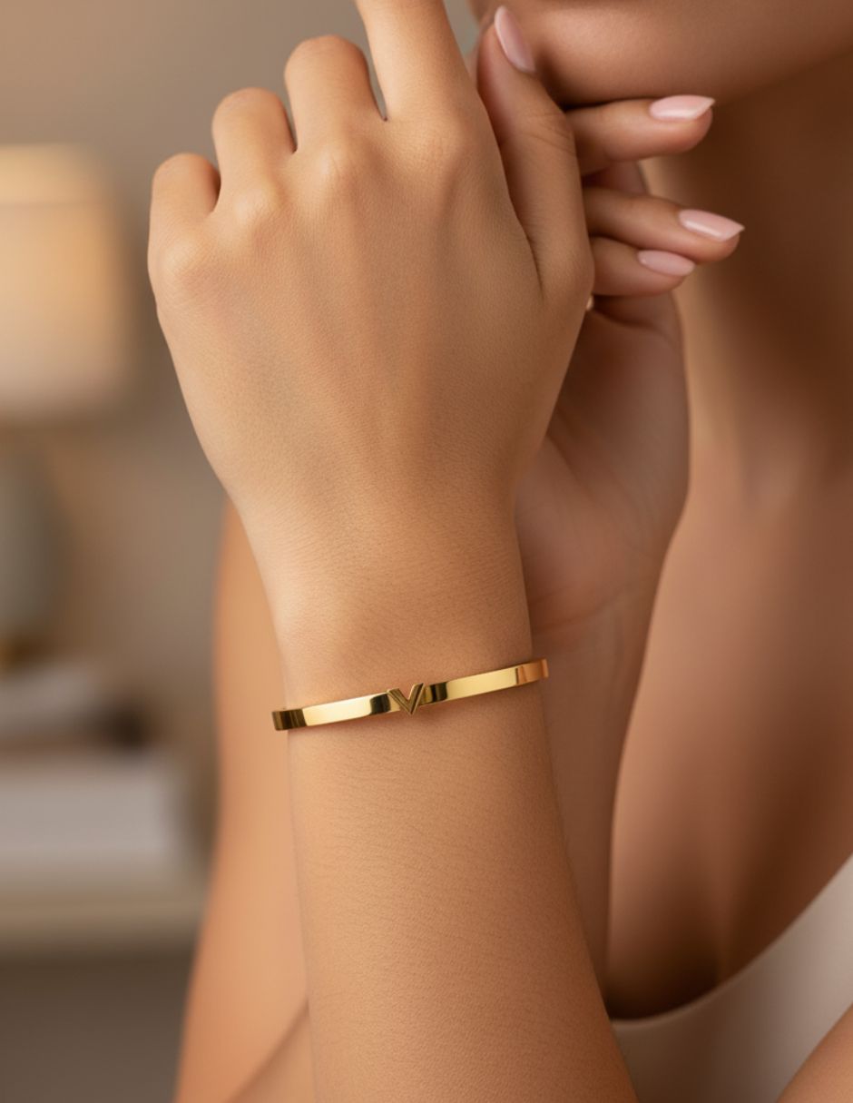 Brazalete de oro laminado de V