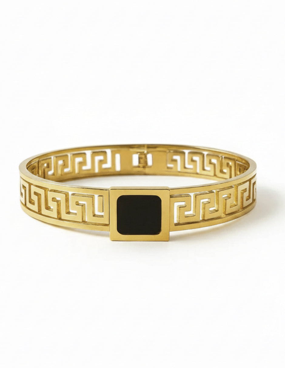 Brazalete rígido de oro laminado con diseño de grecas