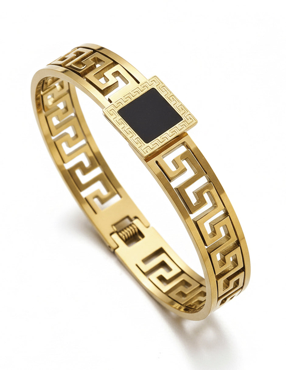 Brazalete rígido de oro laminado con diseño de grecas