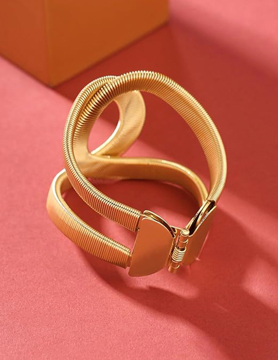 Brazalete rígido de oro laminado con diseño de espiral