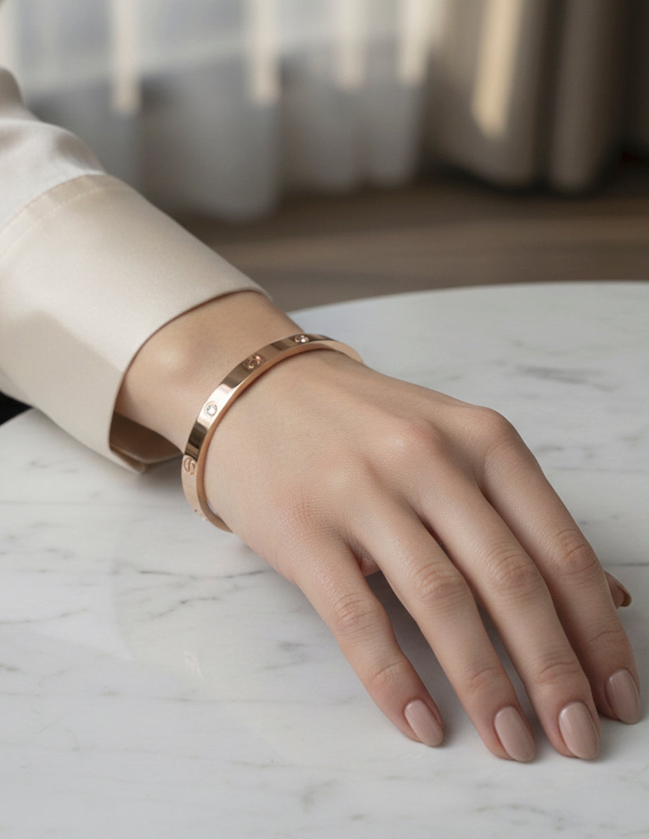 Brazalete rosado con piedras