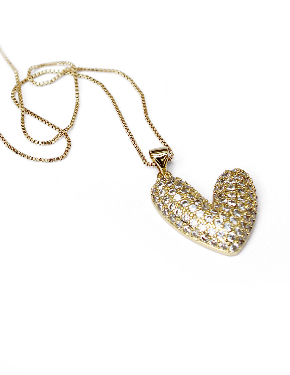 Collar con dije de corazón de oro laminado