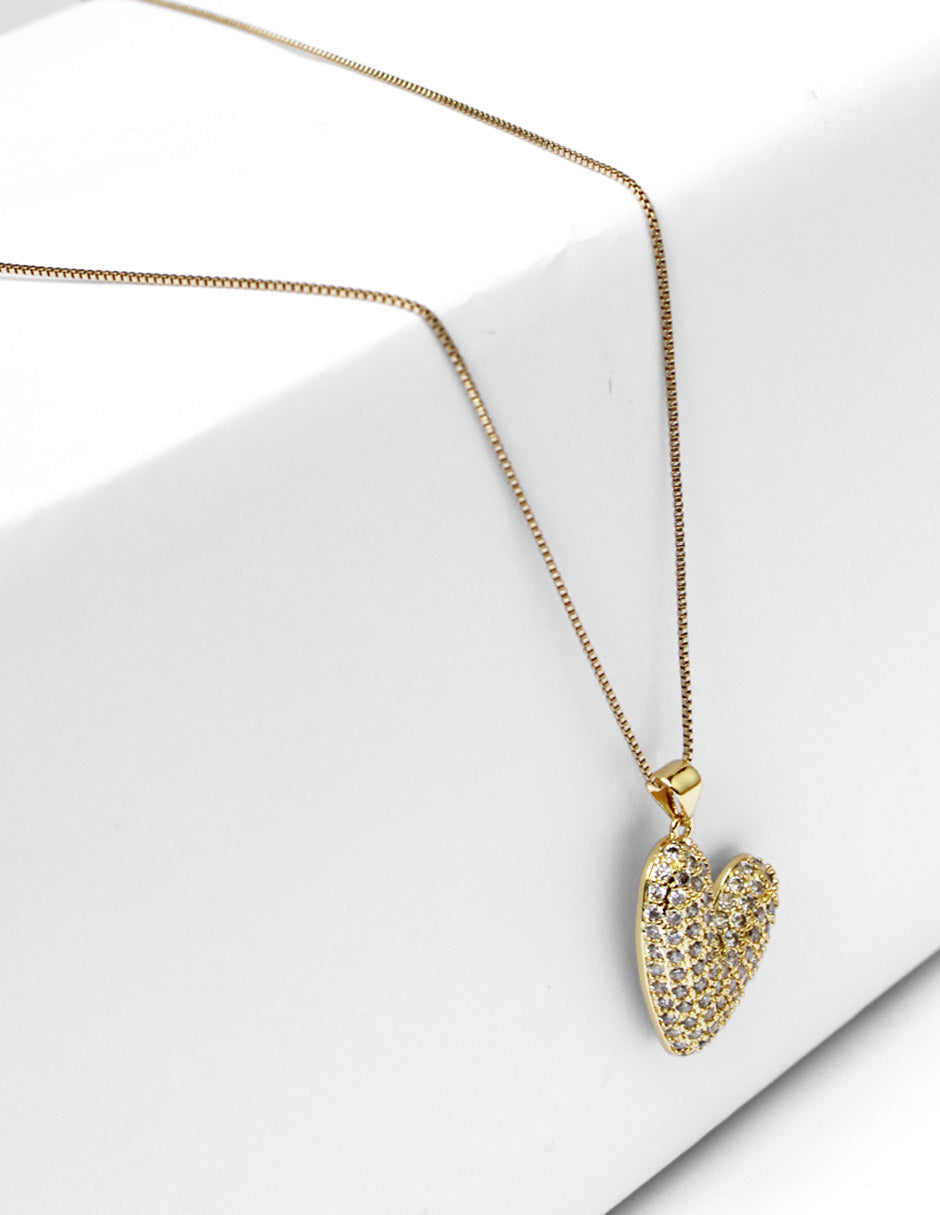 Collar con dije de corazón de oro laminado