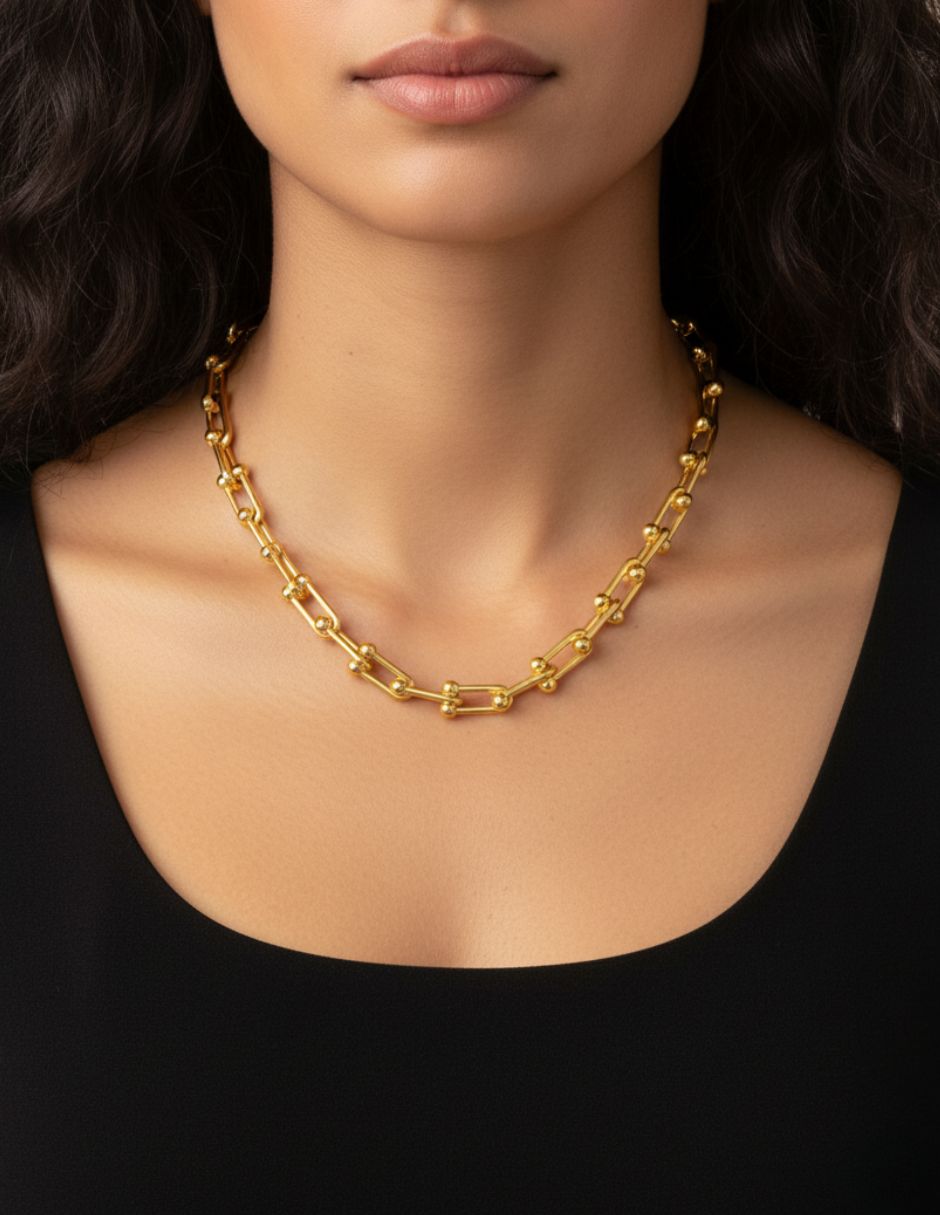 Collar de oro laminado en forma de U