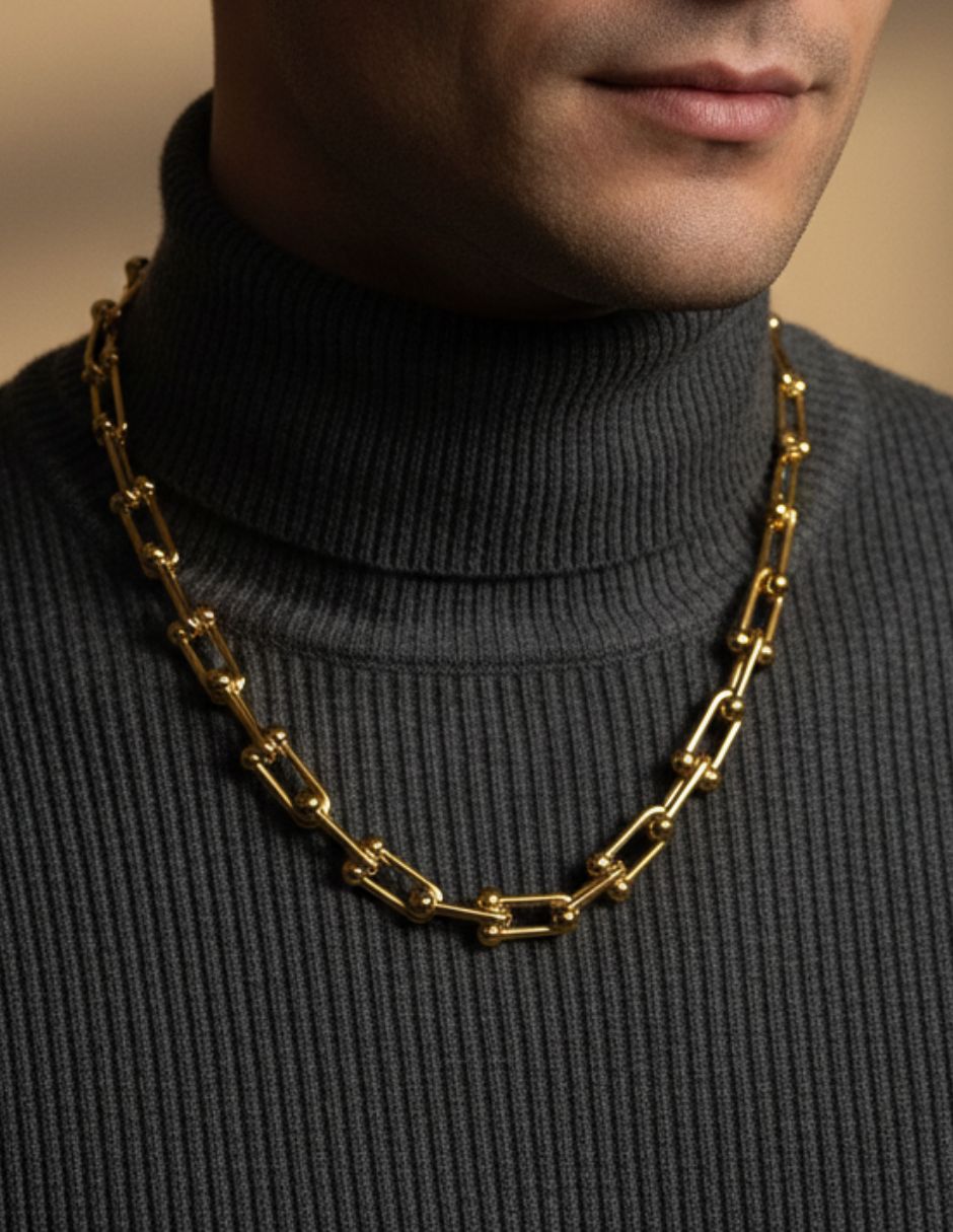 Collar de oro laminado en forma de U